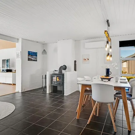 Semesterbostad Oerjan - 400m From The Sea By Interhome
