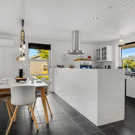 Semesterbostad Oerjan - 400m From The Sea By Interhome